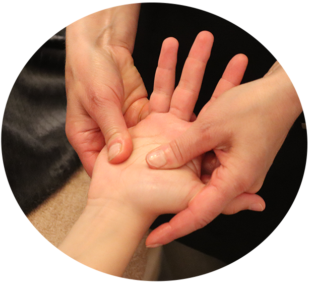 Massage de la tête, des mains et des pieds